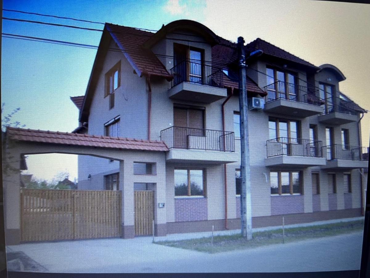 Brookforest Family Apartman Hajduszoboszlo Ngoại thất bức ảnh