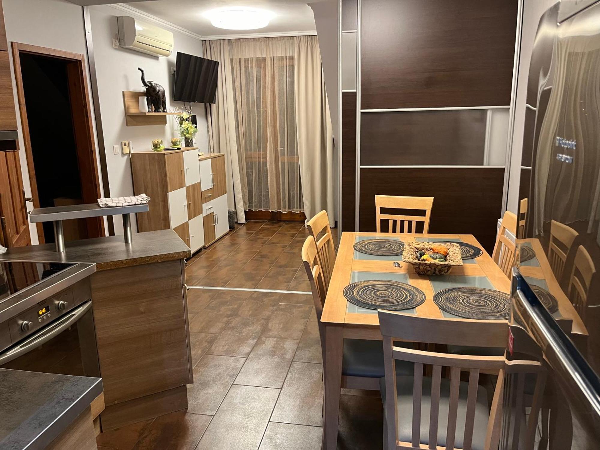 Brookforest Family Apartman Hajduszoboszlo Ngoại thất bức ảnh